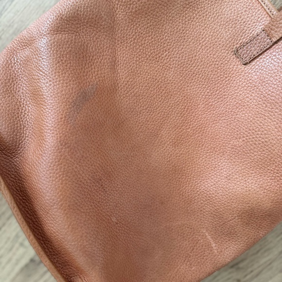 Parker Clay Spacious Tan Leather Shoulder Bag - Picture 6 of 6